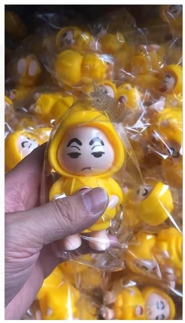 Shinchan’s Magic Keychain – Change Faces, Change Moods!
