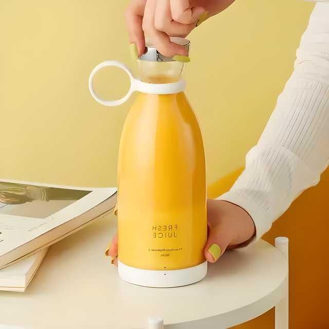 QuickBlend™ Travel Juicer – Rechargeable & Lightweight