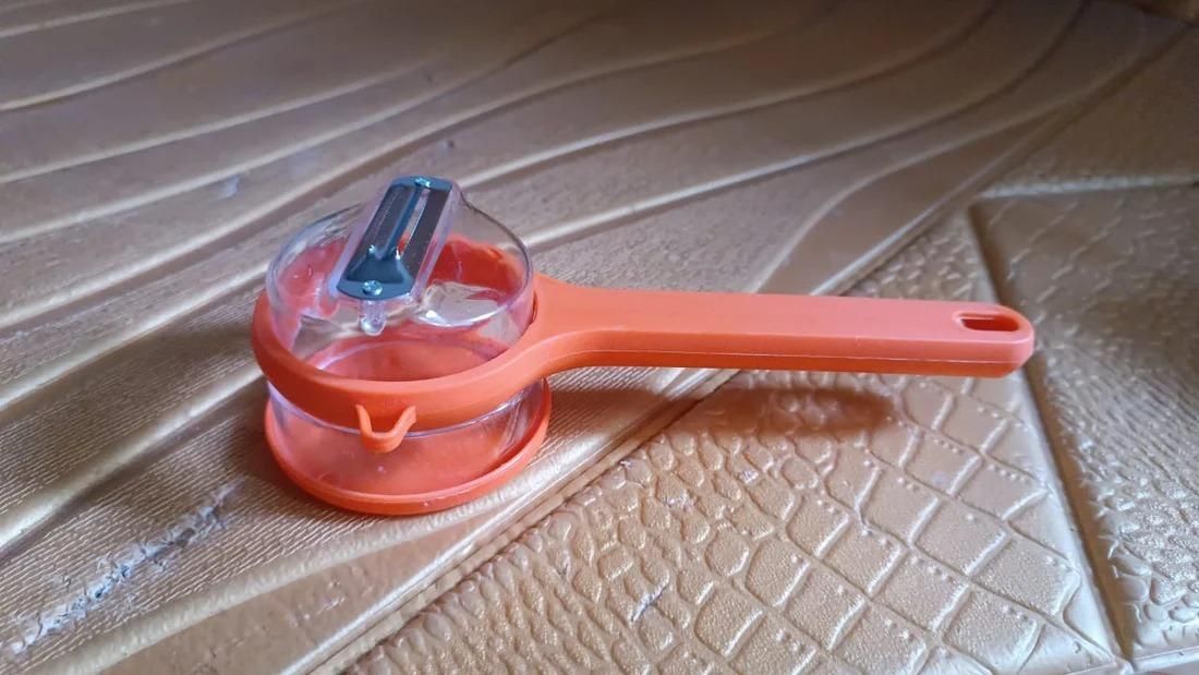 Mess-Free Magic Peeler – Peel, Store & Save Time